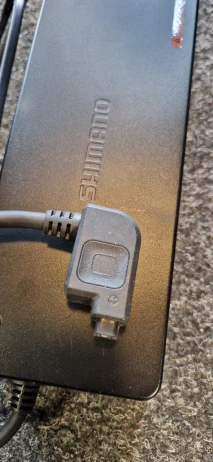 Nabíječka Shimano EC-E6000