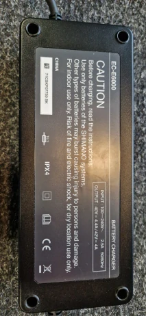 Nabíječka Shimano EC-E6000