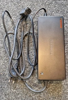 Nabíječka Shimano EC-E6000